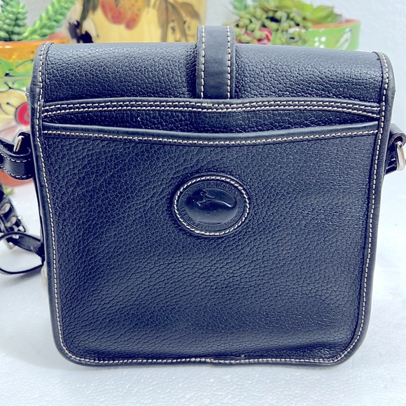 🦆 DOONEY & BOURKE AWL EAST WEST SMALL FLAP VINTAGE MODEL P191 BLACK CROSSBODY - Picture 2 of 12